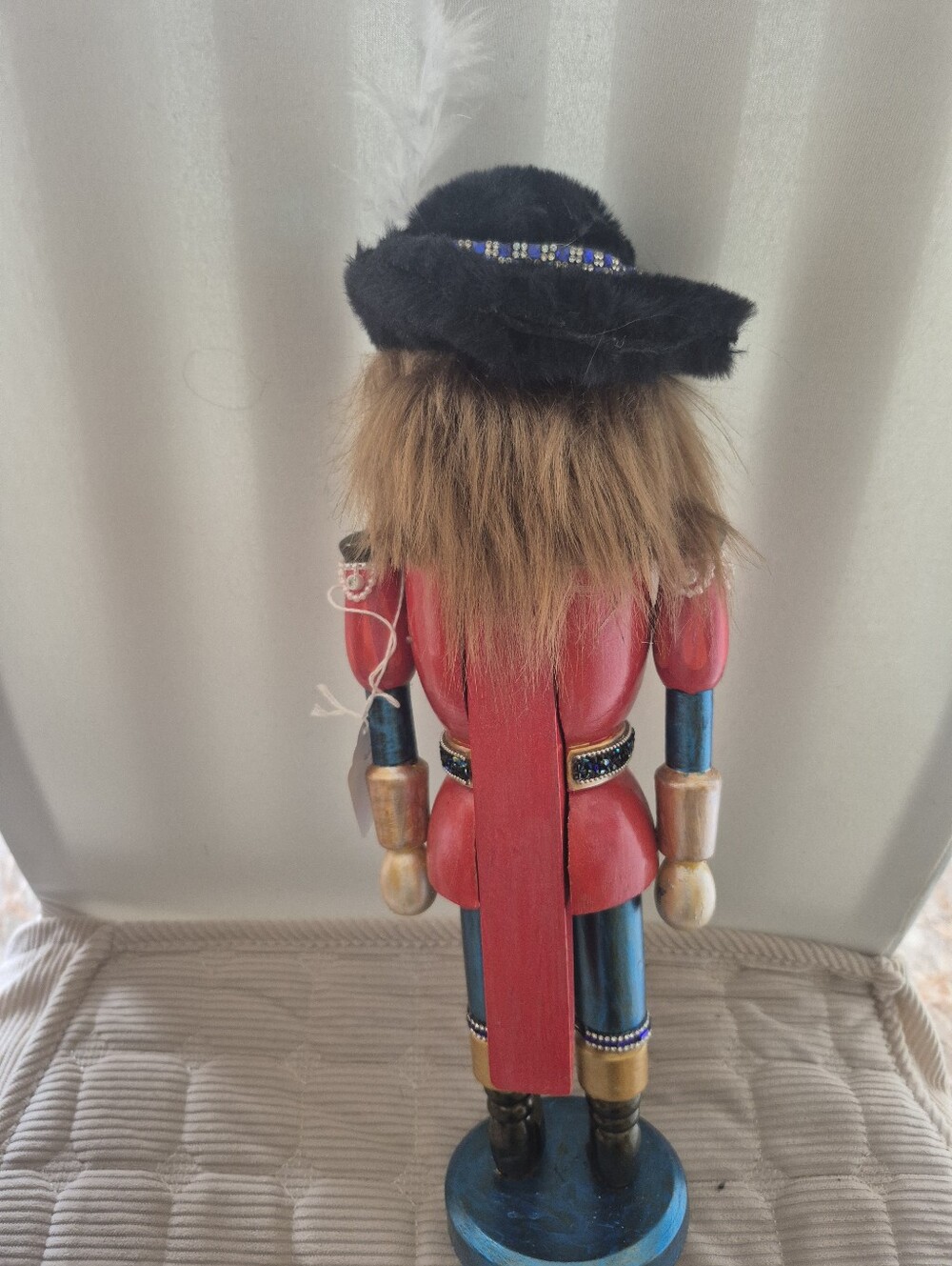 Musketeer Nutcracker In Red & Turquoise - Picture 3 of 4